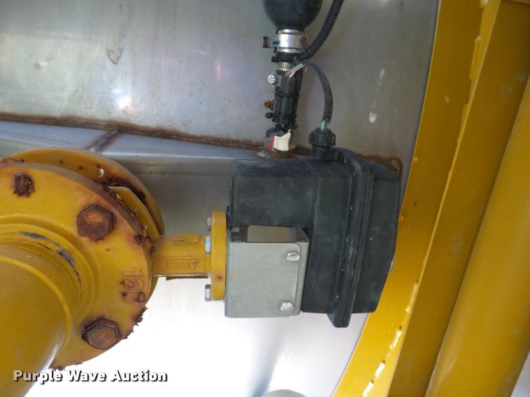 image for item K6403 2009 Ag-Chem RoGator 1084SSC self-propelled sprayer