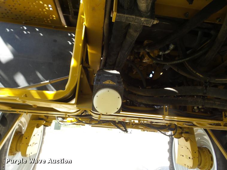 image for item K6403 2009 Ag-Chem RoGator 1084SSC self-propelled sprayer