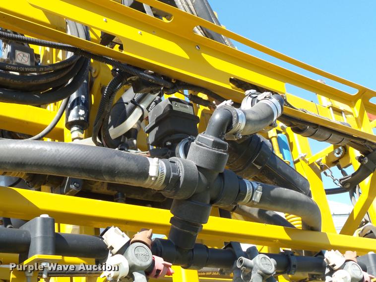 image for item K6403 2009 Ag-Chem RoGator 1084SSC self-propelled sprayer