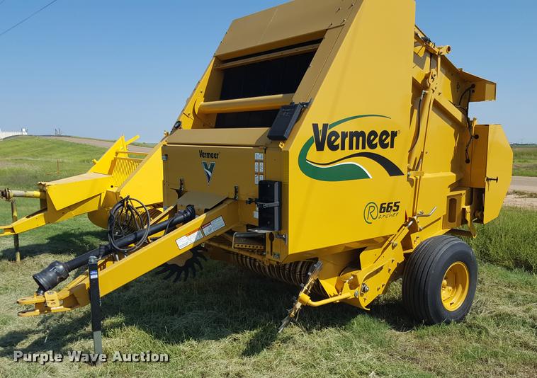 image for item L1499 Vermeer 665 Rancher round baler