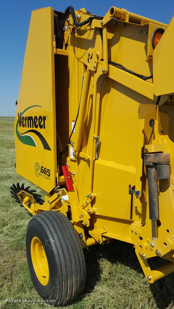 image for item L1499 Vermeer 665 Rancher round baler