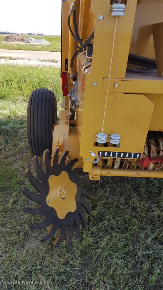 image for item L1499 Vermeer 665 Rancher round baler