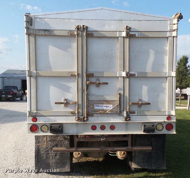 image for item L5631 1982 Ford LNT8000 grain truck