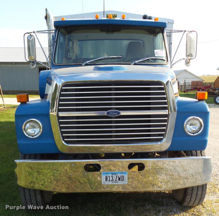 image for item L5631 1982 Ford LNT8000 grain truck