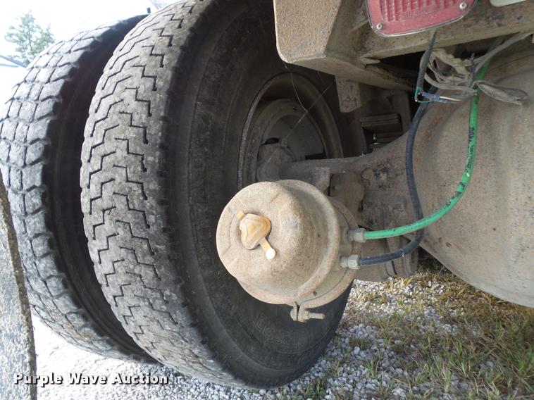 image for item L5631 1982 Ford LNT8000 grain truck