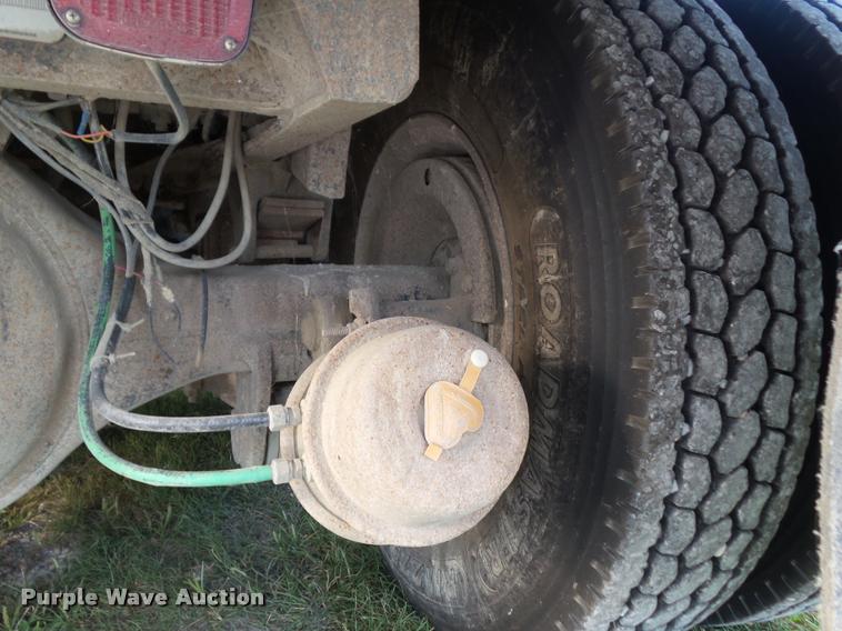 image for item L5631 1982 Ford LNT8000 grain truck