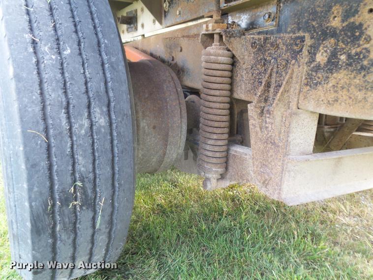 image for item L5631 1982 Ford LNT8000 grain truck