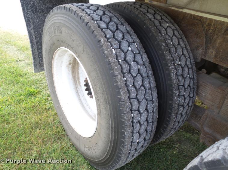 image for item L5631 1982 Ford LNT8000 grain truck