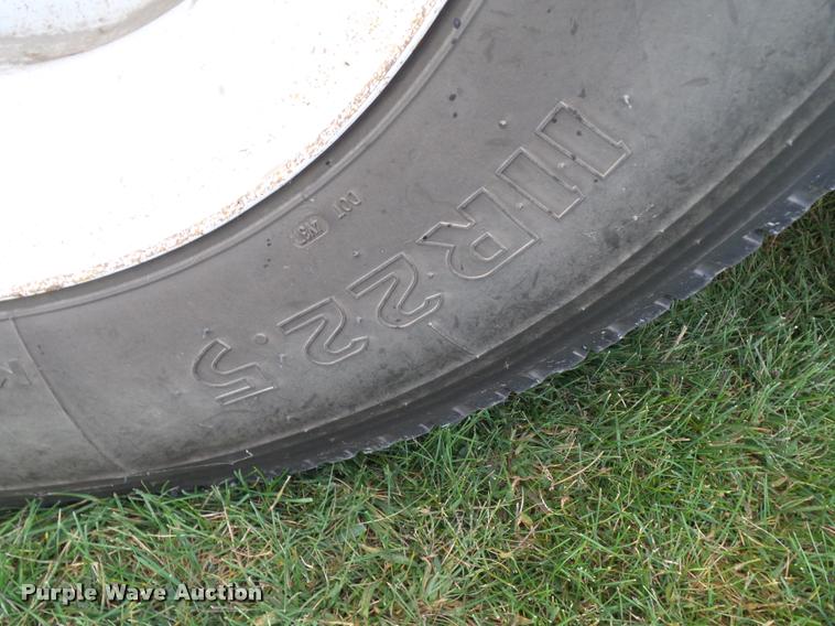 image for item L5631 1982 Ford LNT8000 grain truck