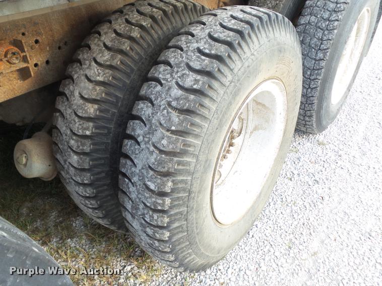 image for item L5631 1982 Ford LNT8000 grain truck