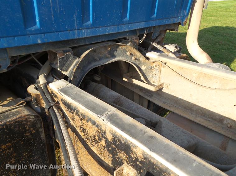 image for item L5631 1982 Ford LNT8000 grain truck