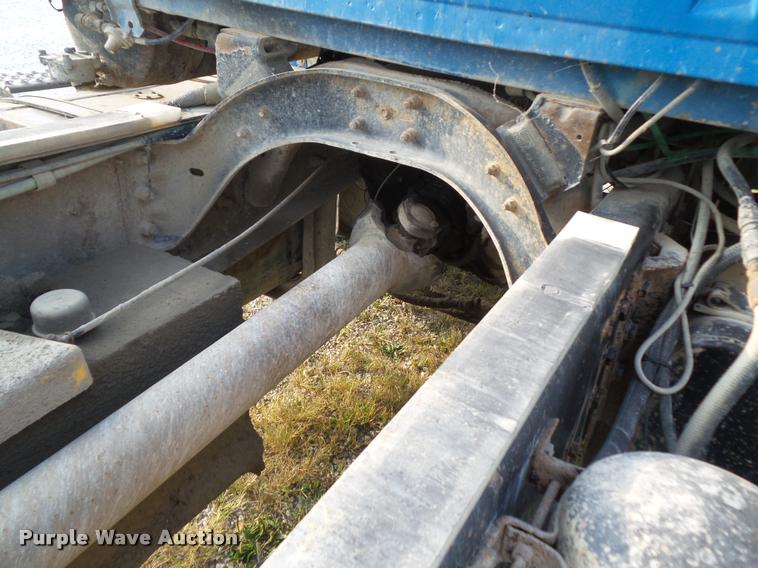 image for item L5631 1982 Ford LNT8000 grain truck