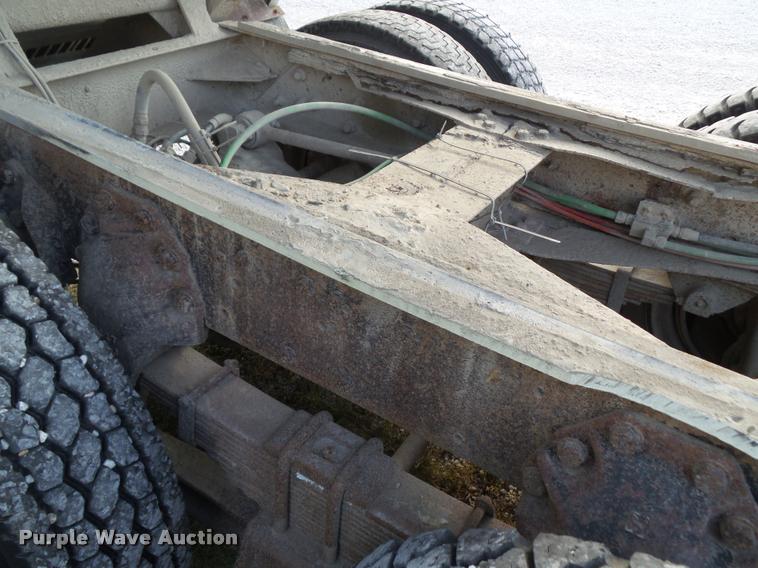 image for item L5631 1982 Ford LNT8000 grain truck