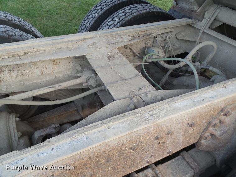 image for item L5631 1982 Ford LNT8000 grain truck