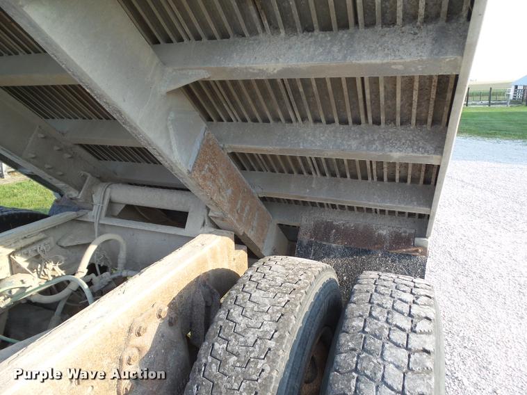 image for item L5631 1982 Ford LNT8000 grain truck