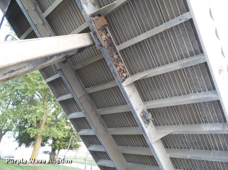 image for item L5631 1982 Ford LNT8000 grain truck