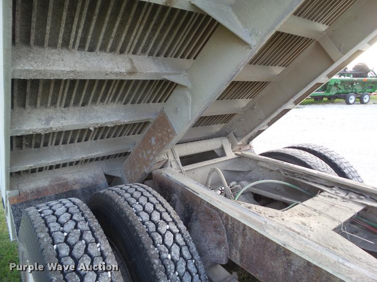 image for item L5631 1982 Ford LNT8000 grain truck