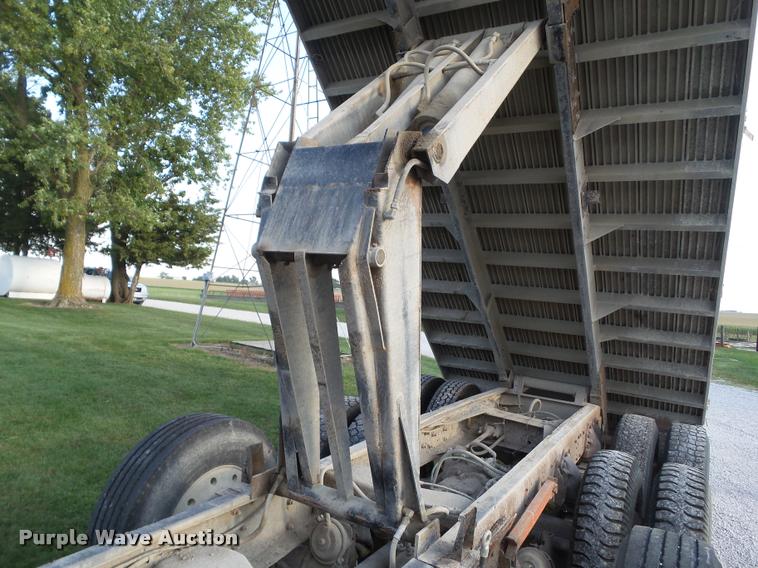 image for item L5631 1982 Ford LNT8000 grain truck