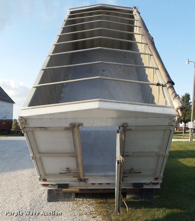 image for item L5631 1982 Ford LNT8000 grain truck