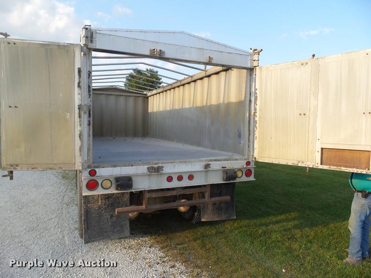 image for item L5631 1982 Ford LNT8000 grain truck