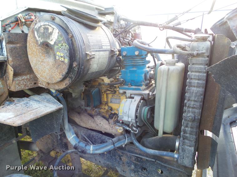 image for item L5631 1982 Ford LNT8000 grain truck