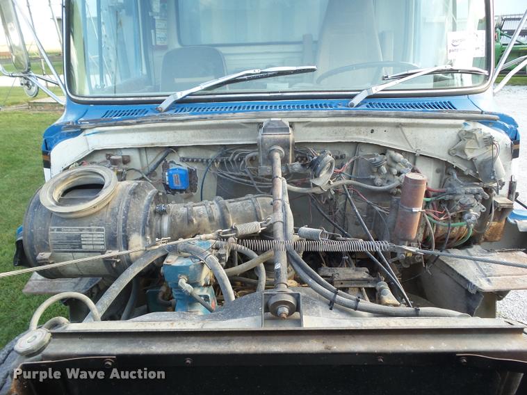 image for item L5631 1982 Ford LNT8000 grain truck