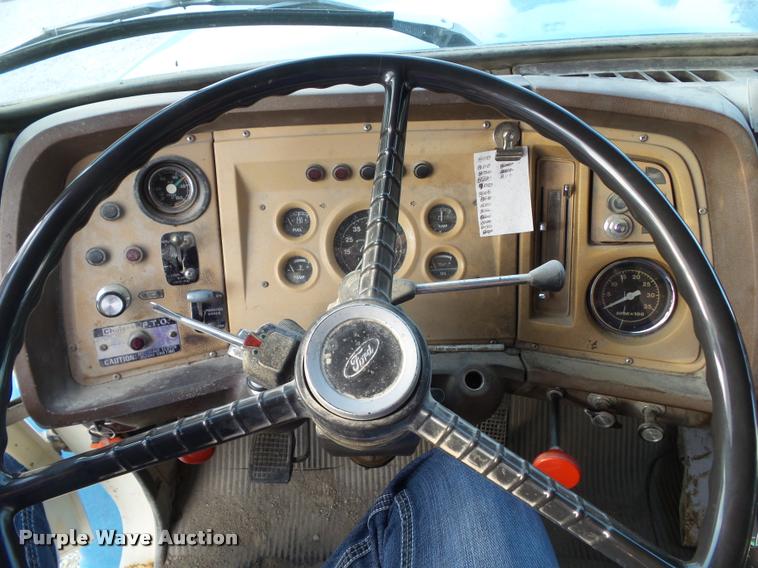 image for item L5631 1982 Ford LNT8000 grain truck