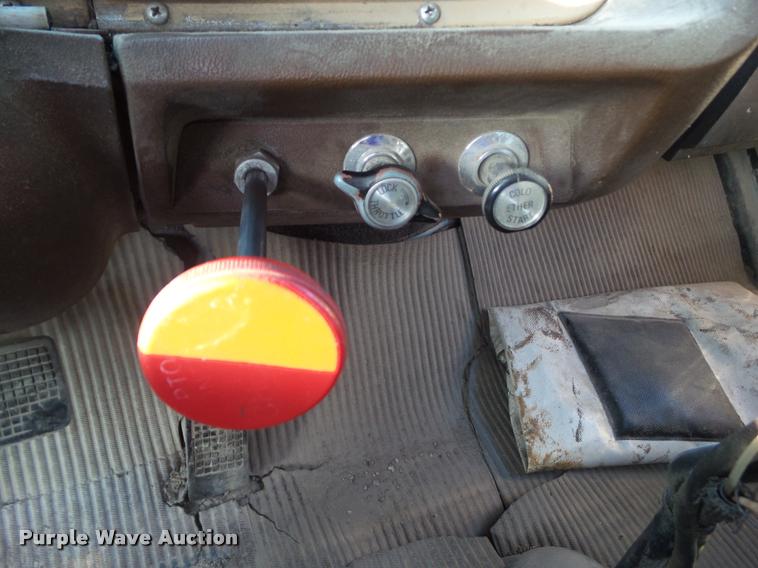 image for item L5631 1982 Ford LNT8000 grain truck