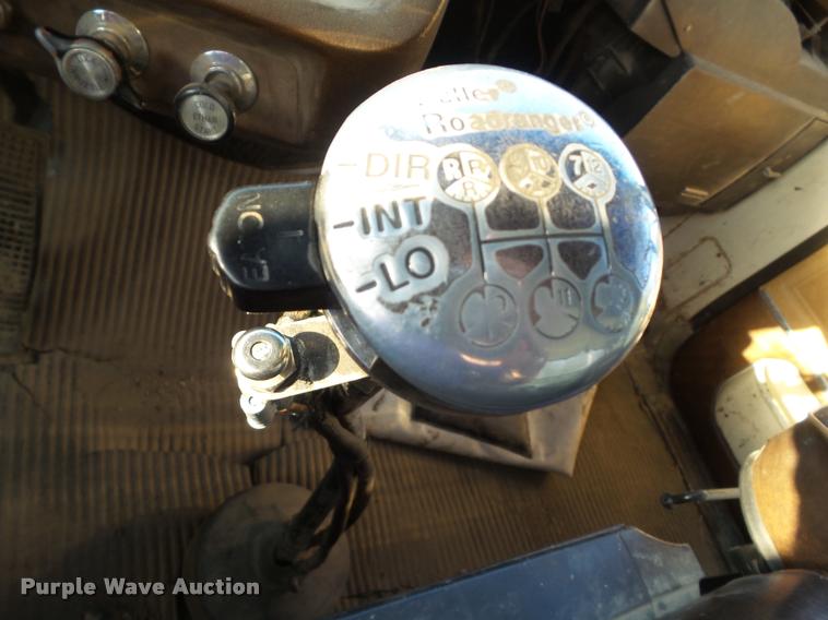 image for item L5631 1982 Ford LNT8000 grain truck