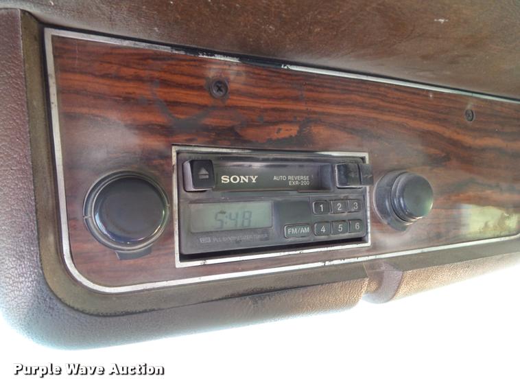 image for item L5631 1982 Ford LNT8000 grain truck