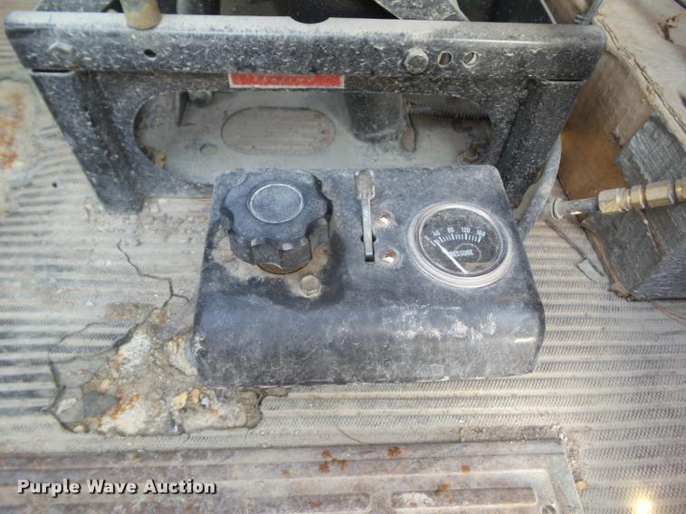 image for item L5631 1982 Ford LNT8000 grain truck