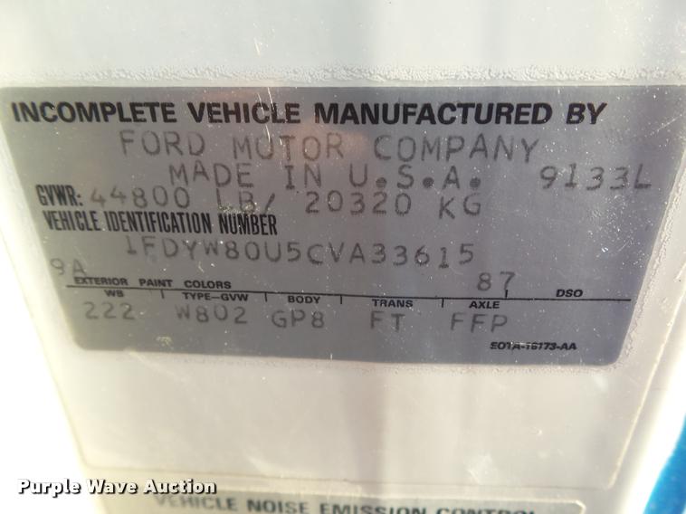 image for item L5631 1982 Ford LNT8000 grain truck