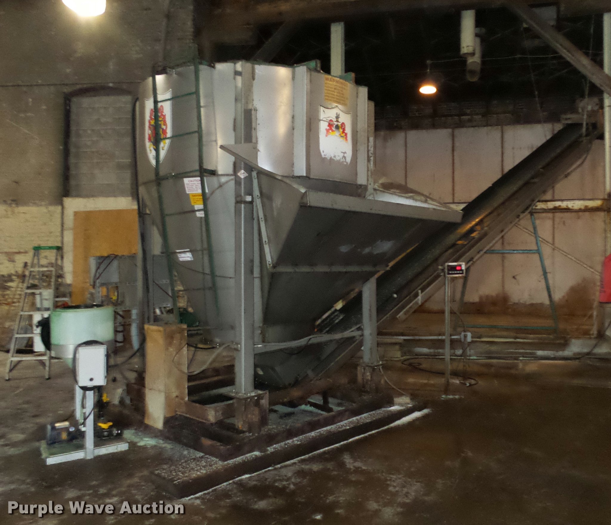 Doyle vertical fertilizer mixer in Holdrege, NE Item DC6427 sold