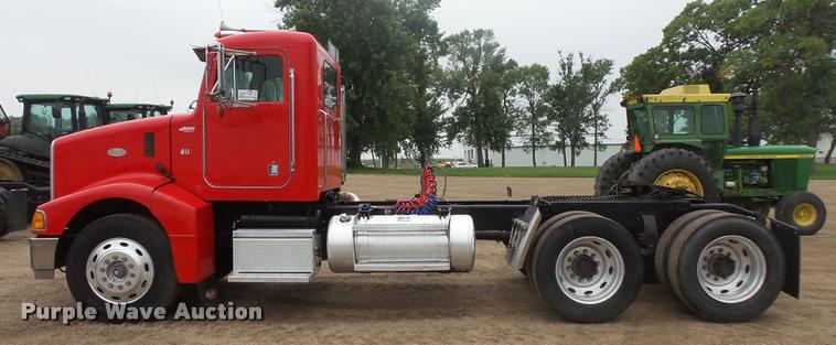 image for item DB8166 1996 Peterbilt 385 semi truck
