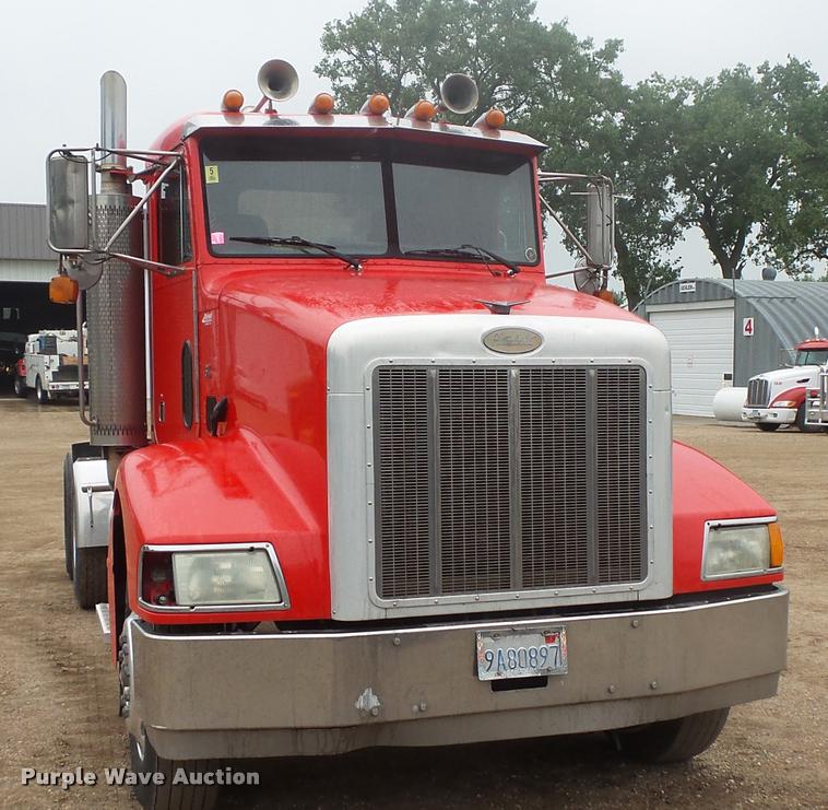 image for item DB8166 1996 Peterbilt 385 semi truck
