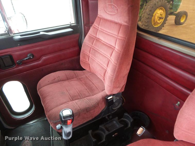 image for item DB8166 1996 Peterbilt 385 semi truck