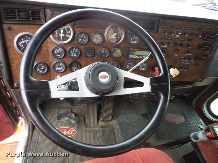 image for item DB8166 1996 Peterbilt 385 semi truck
