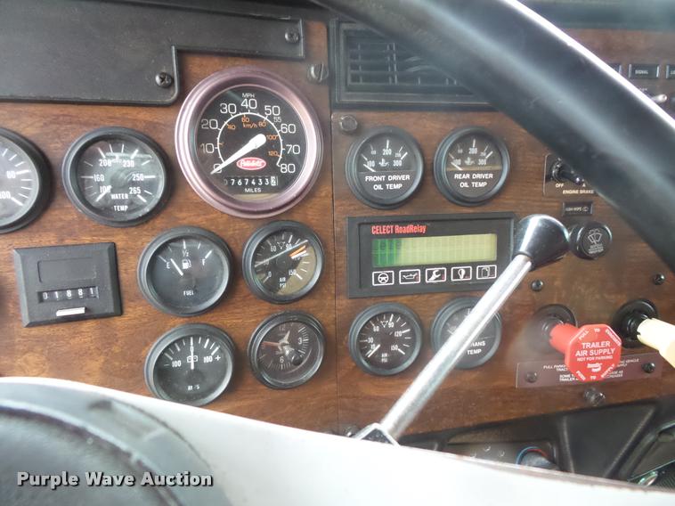 image for item DB8166 1996 Peterbilt 385 semi truck