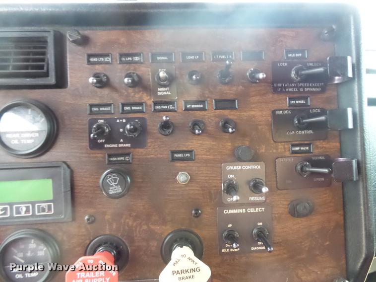 image for item DB8166 1996 Peterbilt 385 semi truck