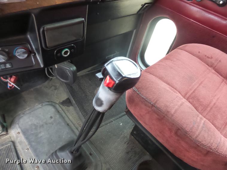 image for item DB8166 1996 Peterbilt 385 semi truck