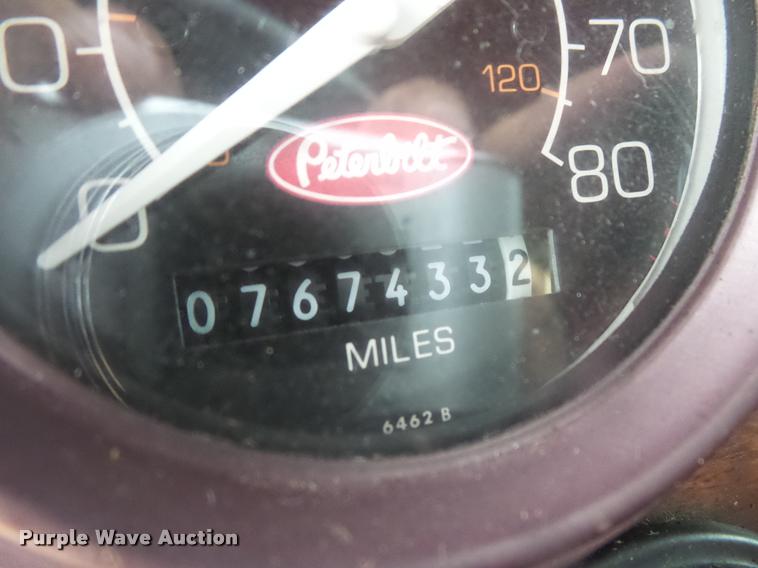 image for item DB8166 1996 Peterbilt 385 semi truck