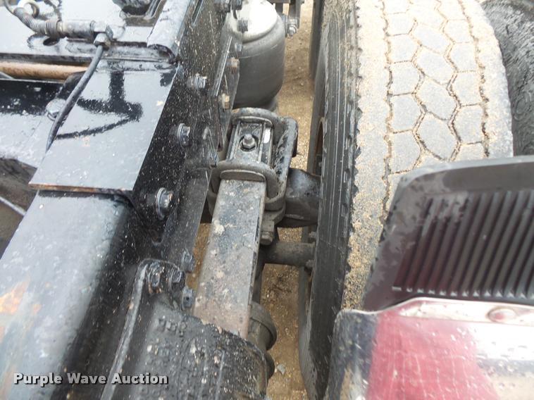 image for item DB8166 1996 Peterbilt 385 semi truck