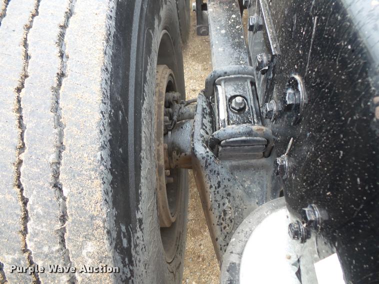 image for item DB8166 1996 Peterbilt 385 semi truck