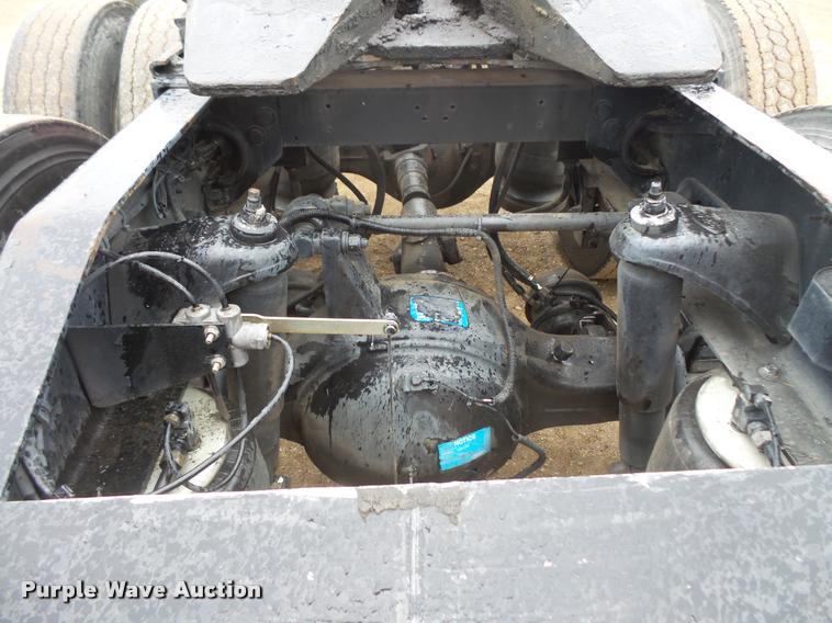 image for item DB8166 1996 Peterbilt 385 semi truck