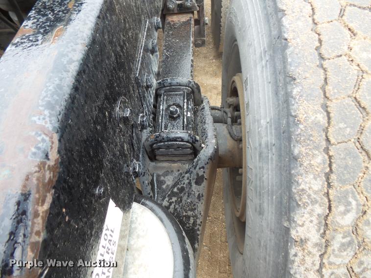 image for item DB8166 1996 Peterbilt 385 semi truck