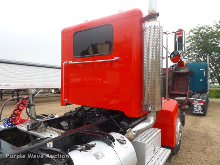image for item DB8166 1996 Peterbilt 385 semi truck