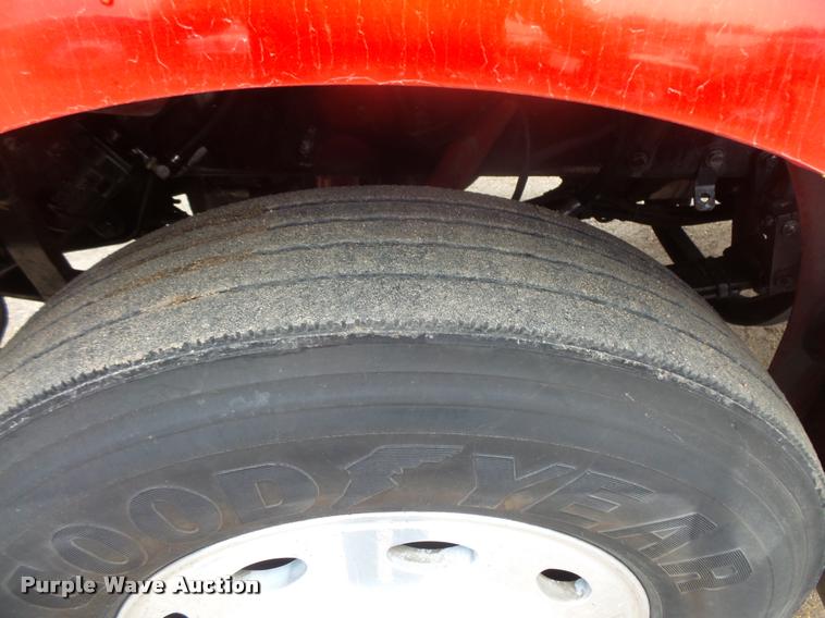 image for item DB8166 1996 Peterbilt 385 semi truck