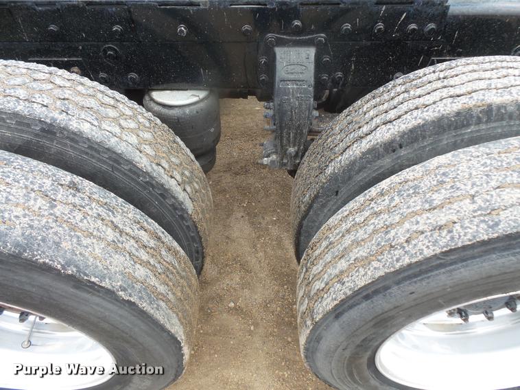 image for item DB8166 1996 Peterbilt 385 semi truck