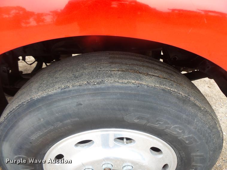 image for item DB8166 1996 Peterbilt 385 semi truck