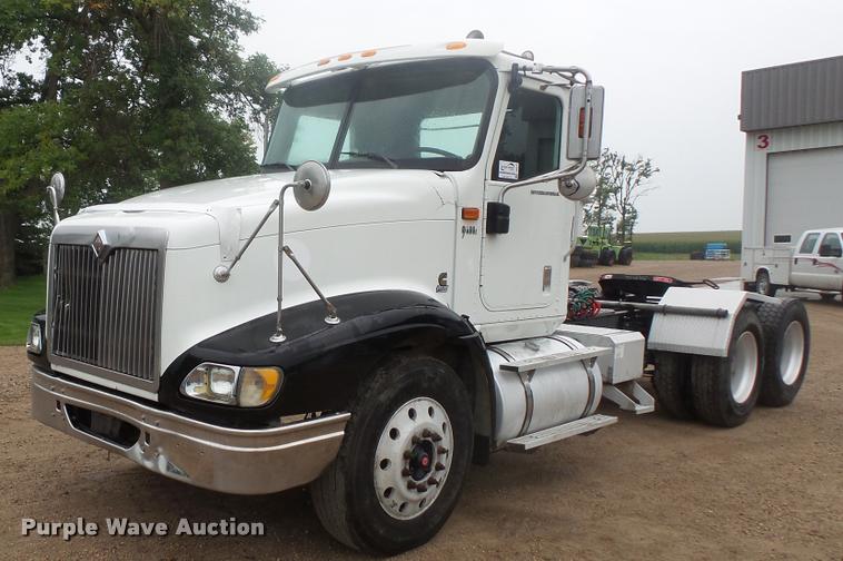 image for item DB8167 2006 International 9400i semi truck